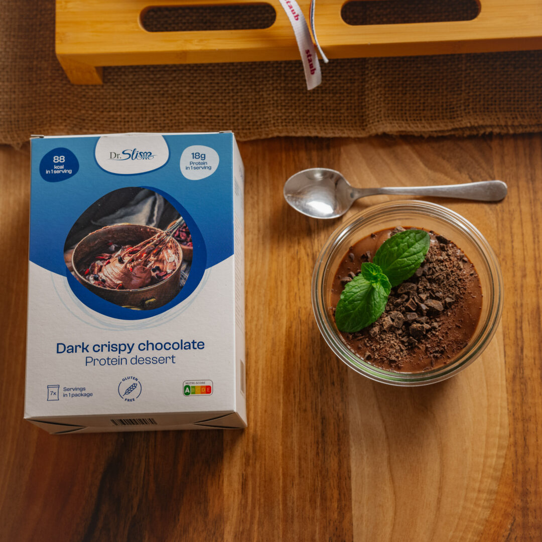 Proteinový dezert s kousky hořké čokolády Proteinový dezert s kousky hořké čokolády