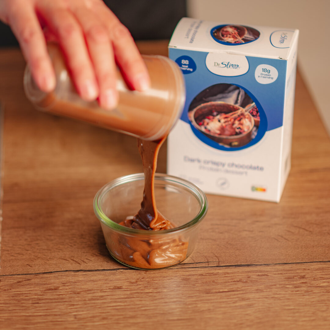 Proteinový dezert s kousky hořké čokolády Proteinový dezert s kousky hořké čokolády